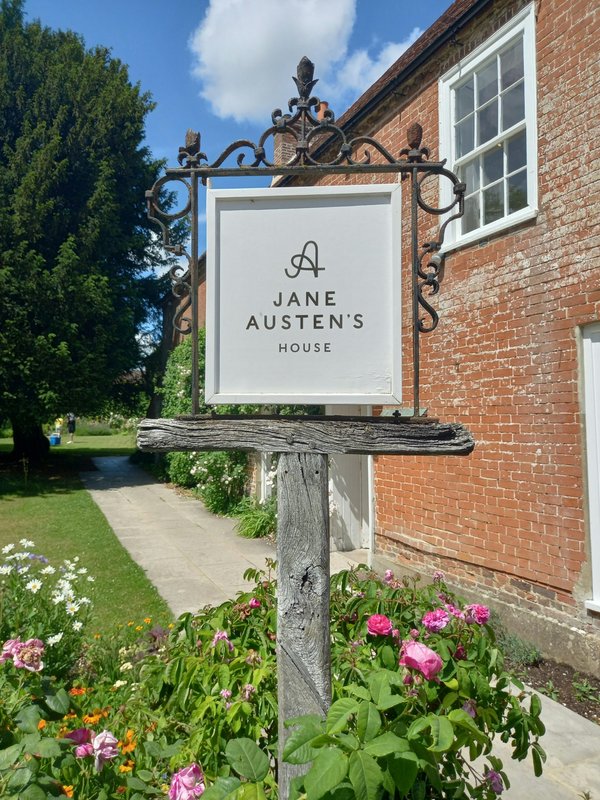 What are some affordable ways to experience the literary heritage of Jane Austen in Bath?