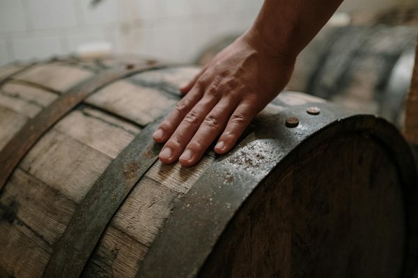 Where can visitors join detailed workshops on traditional British barrel making?