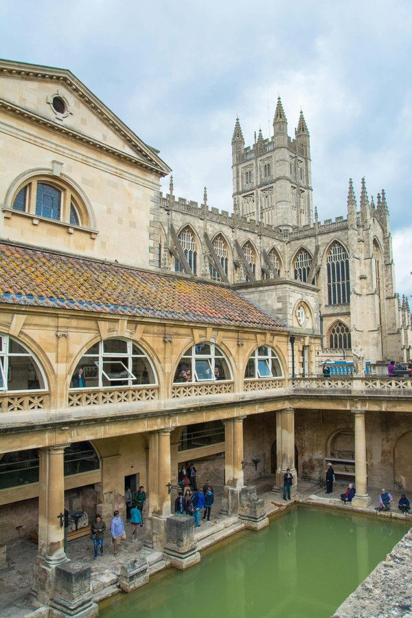 How to find the best guided history tours in the city of Bath?